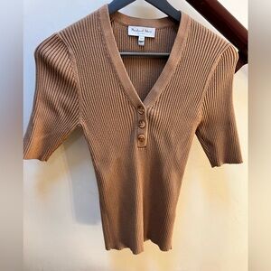 Michael Stars XS brown sweater great condition! Not cropped. With cute buttons!